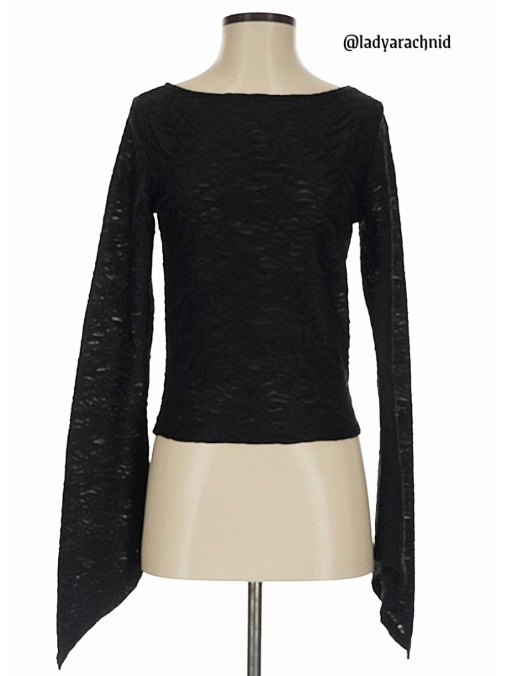DISTURBIA Reinette textured flute sleeve top - Picture 7 of 9